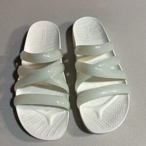 Crocs splash white Glossystrappy slip on sandal. Size W 11